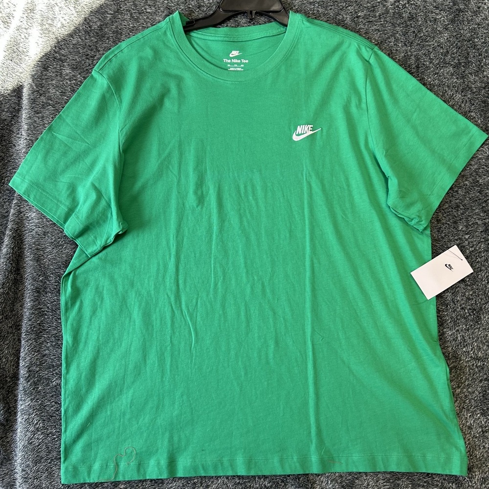Nike Sportswear Mens Size S Green Club Short Sleeve Athletic Shirt
